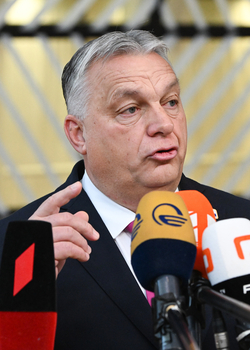 "La Hongrie de Viktor Orban est devenue un régime hybride entre la démocratie et la dictature"