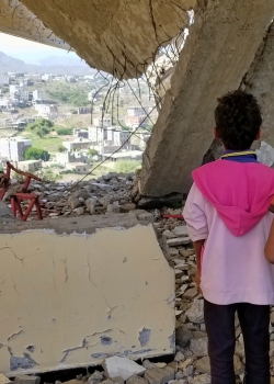 Children, rubble school Yemen